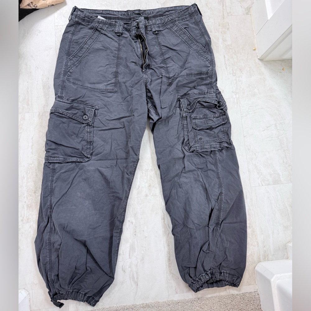 American Eagle Wide Leg or Jogger Style Gray Cargo Pants - Drawstring Bottom